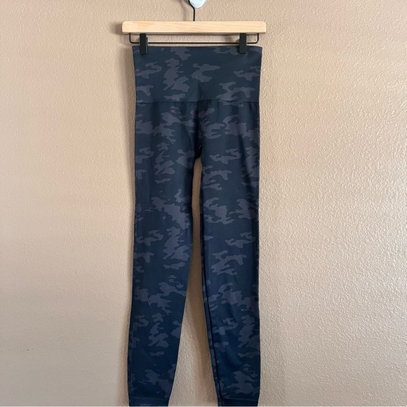 Spanx Look at Me Now Camouflage Leggings Size Large - Picture 6 of 9